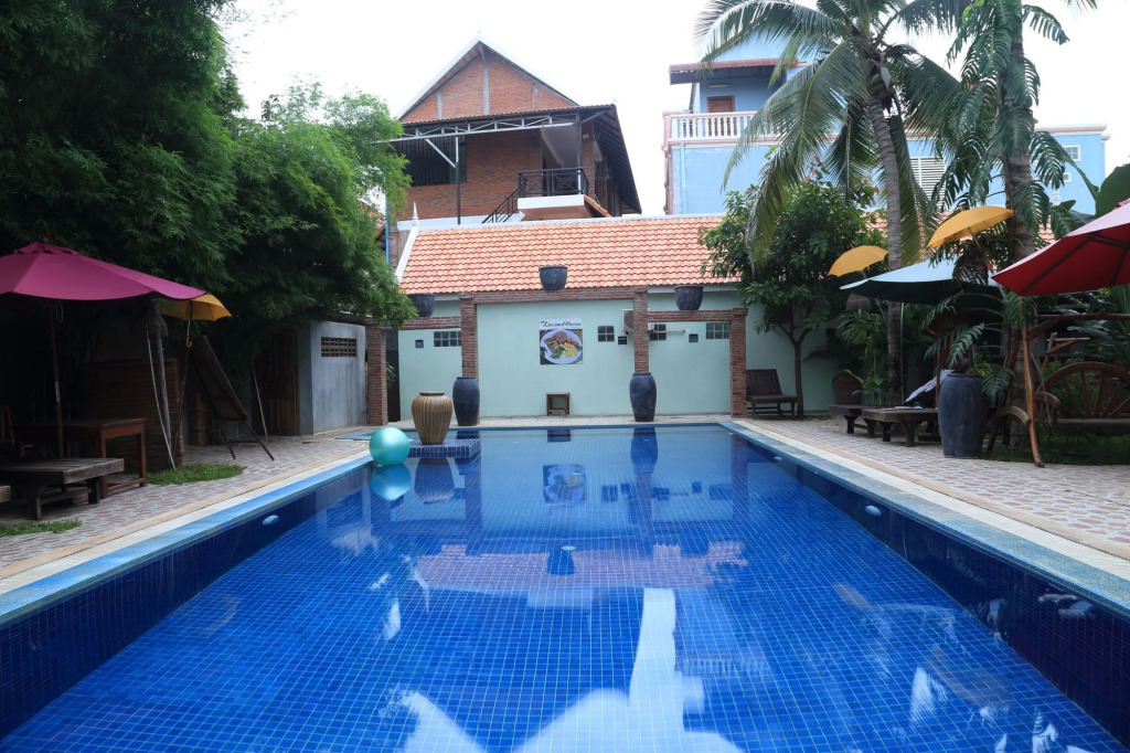 The Coconut House Hotel