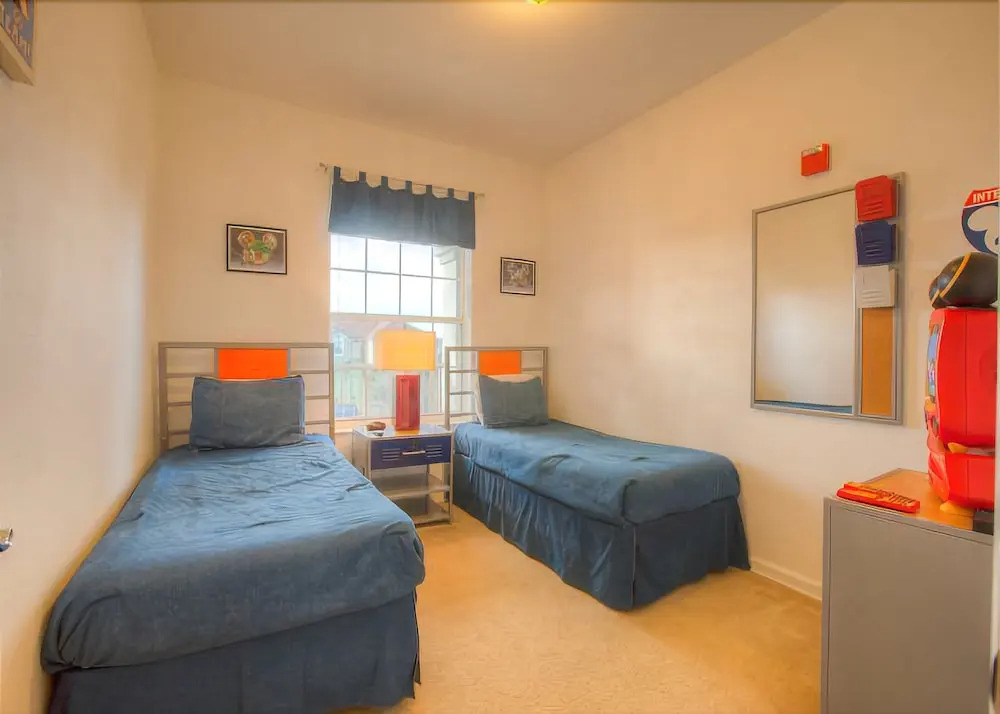 Stunning Top-Floor Condo, next to Clubhouse