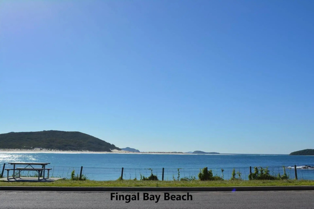 14 'The Dunes', 38 Marine Dr - Large Unit With Pool, Tennis Court And Directly Across From Fingal