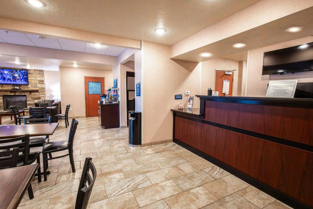 Cobblestone Inn & Suites - Big Lake