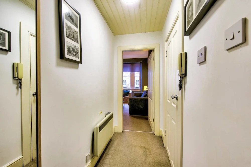JOIVY Perfect Location! Charming Rose St Apt for Couples