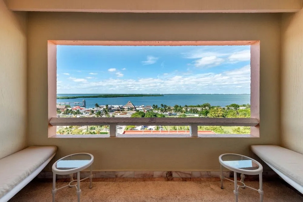 Caracol Bay Cancun by Ypj