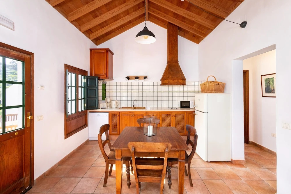 Aragon House
