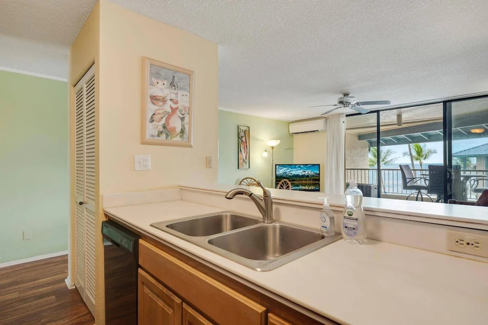 Big Island Kona Reef C-32 by Coldwell Banker Island Vacations