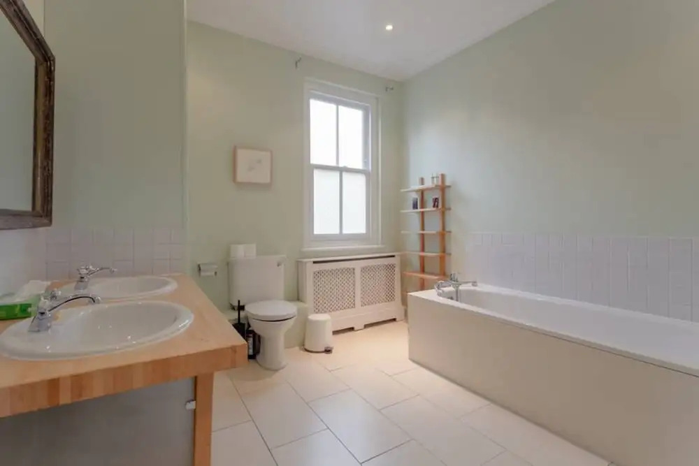 2 Bedroom House in Kensal Green