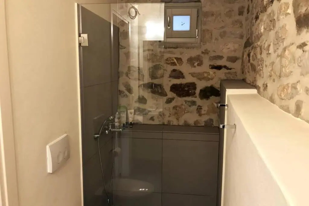 Footpath House / Ολόκληρο σπίτι στο Μεγάλο Χωριό