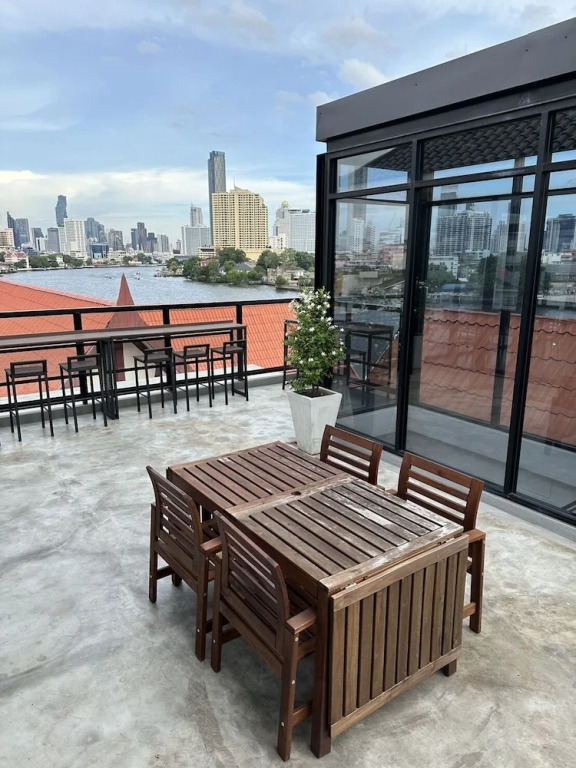 PIER 808 Hostel