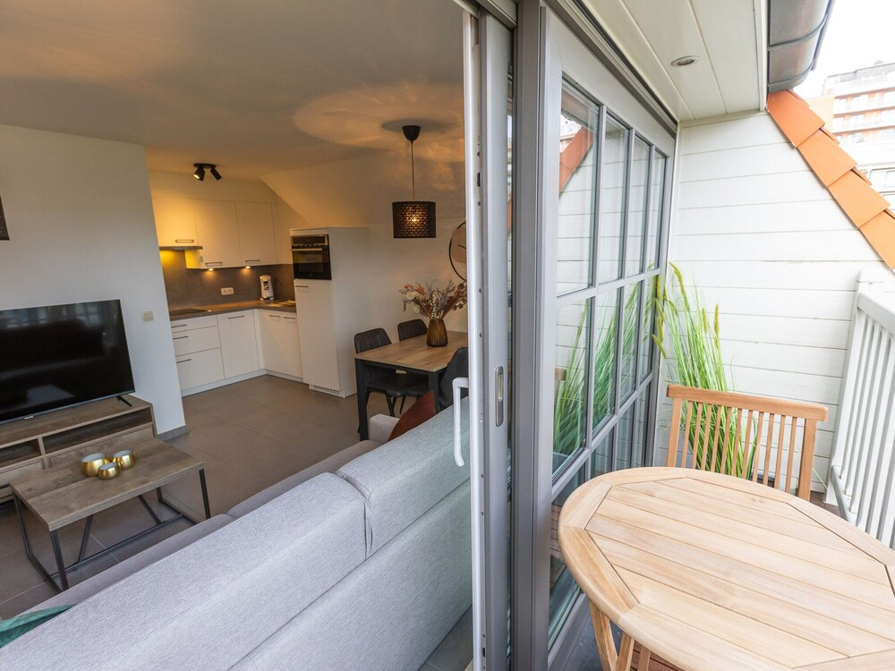 Ground Floor Apartment With sea View and Garage