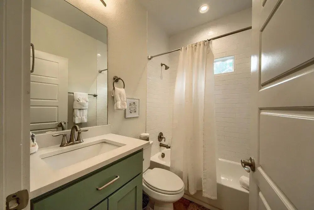 Cherry Street Cottage Rr 1072 3 Bedroom Home by Redawning