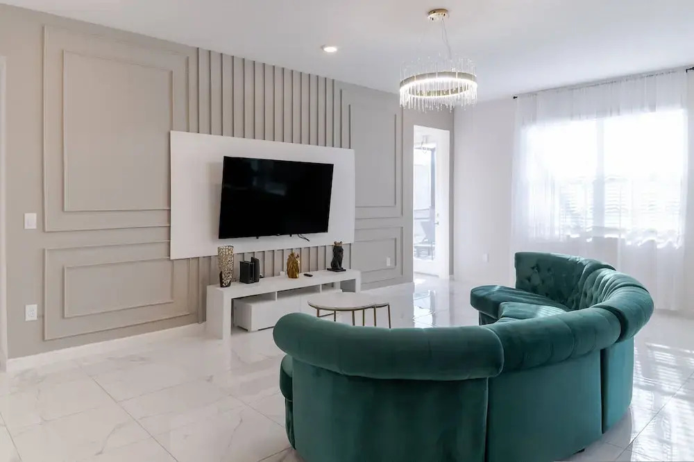Sophisticated 9 Bedroom Close to Disney