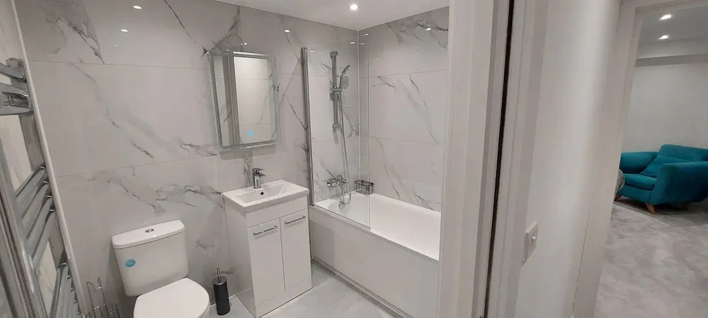 Modern 3 Bedrooms Apt. 01 - Camberley