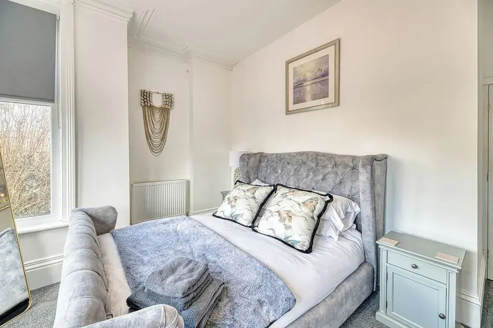 Three Bed Apartment by Guestz