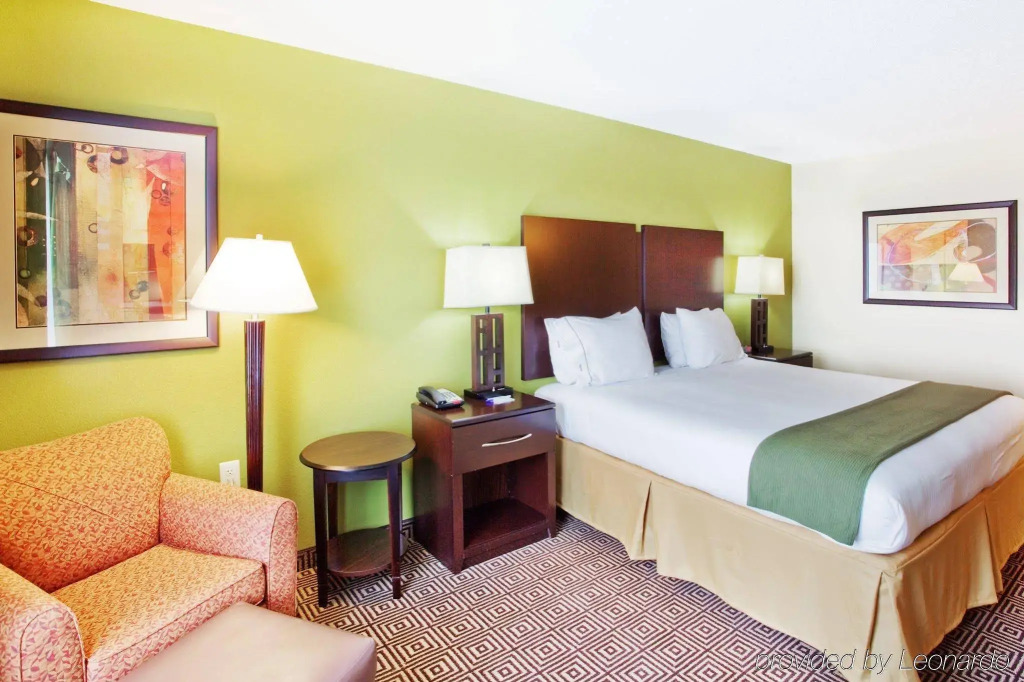 Holiday Inn Express Rome-East by IHG