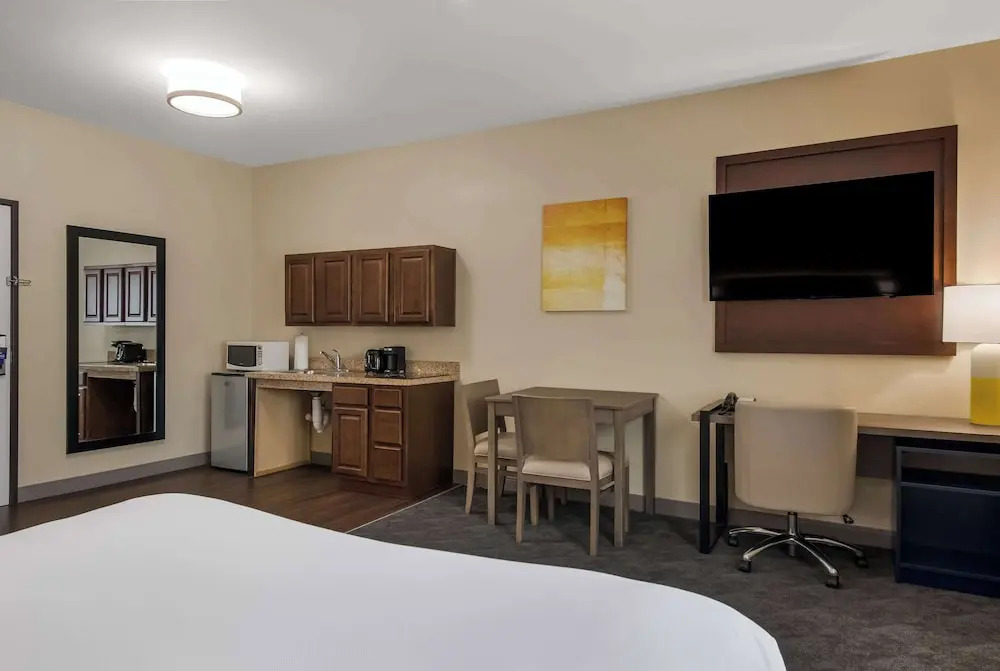 MainStay Suites