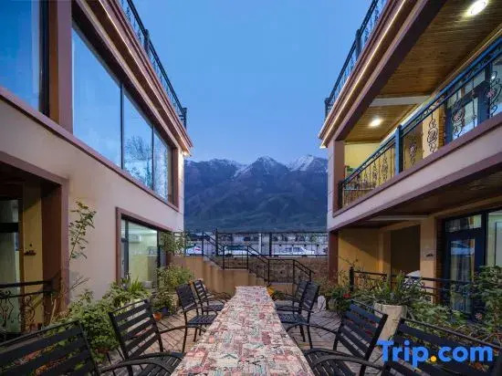 Tingshan Youyuan · Scenic Hillview Garden Boutique Stay (Narat Tourist Scenic Area Branch)