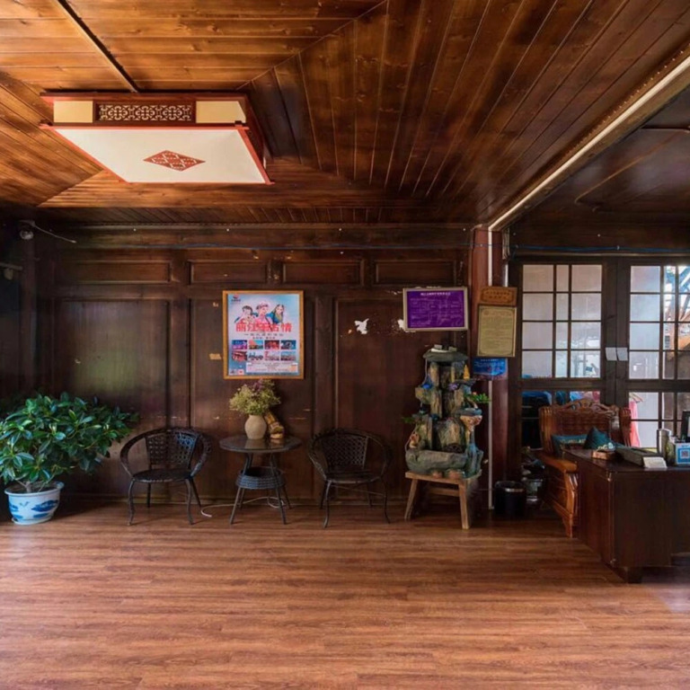 Yi Tu Stage Inn