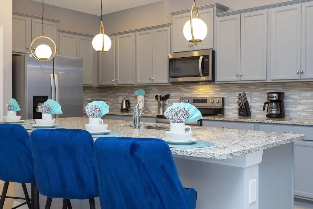 637 Windsor Island Resort 5Bd 11G 113944