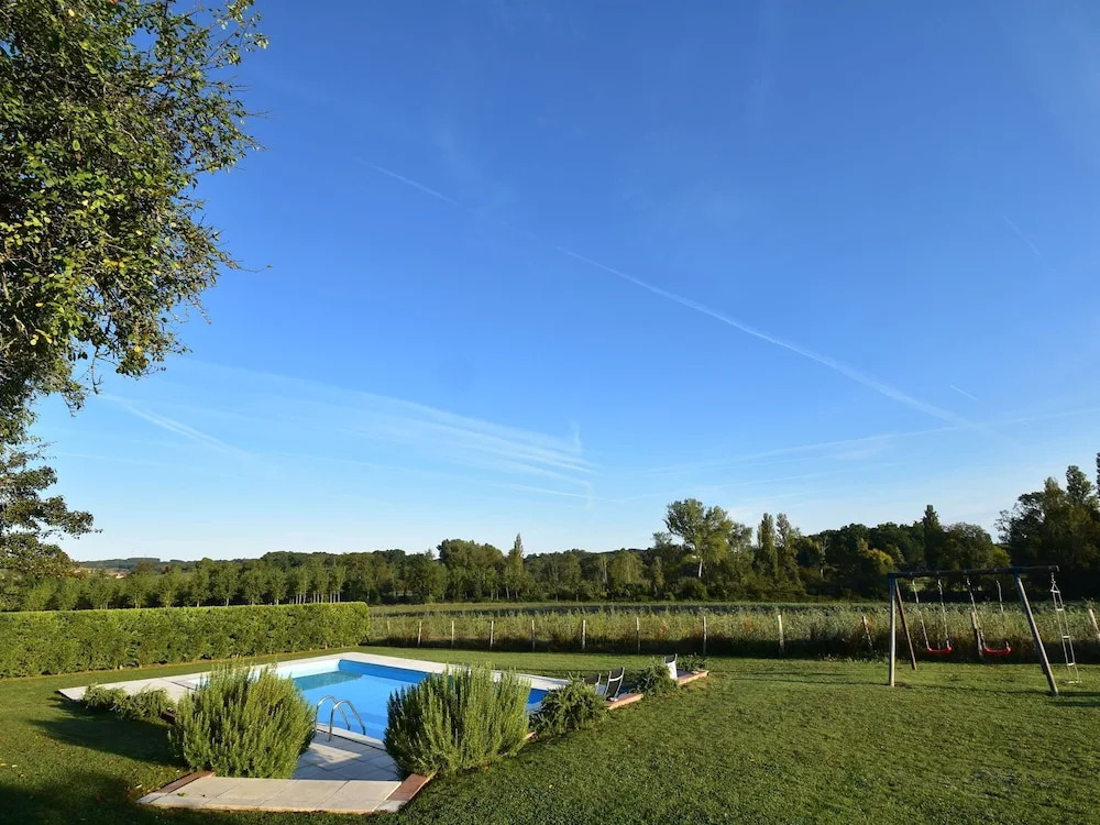 Beautiful Holiday Home With Swimming Pool, Walking Distance From the Centre of Verteillac