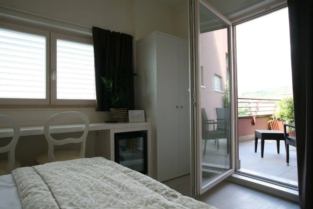 Nuova Opera Rooms & Apartments