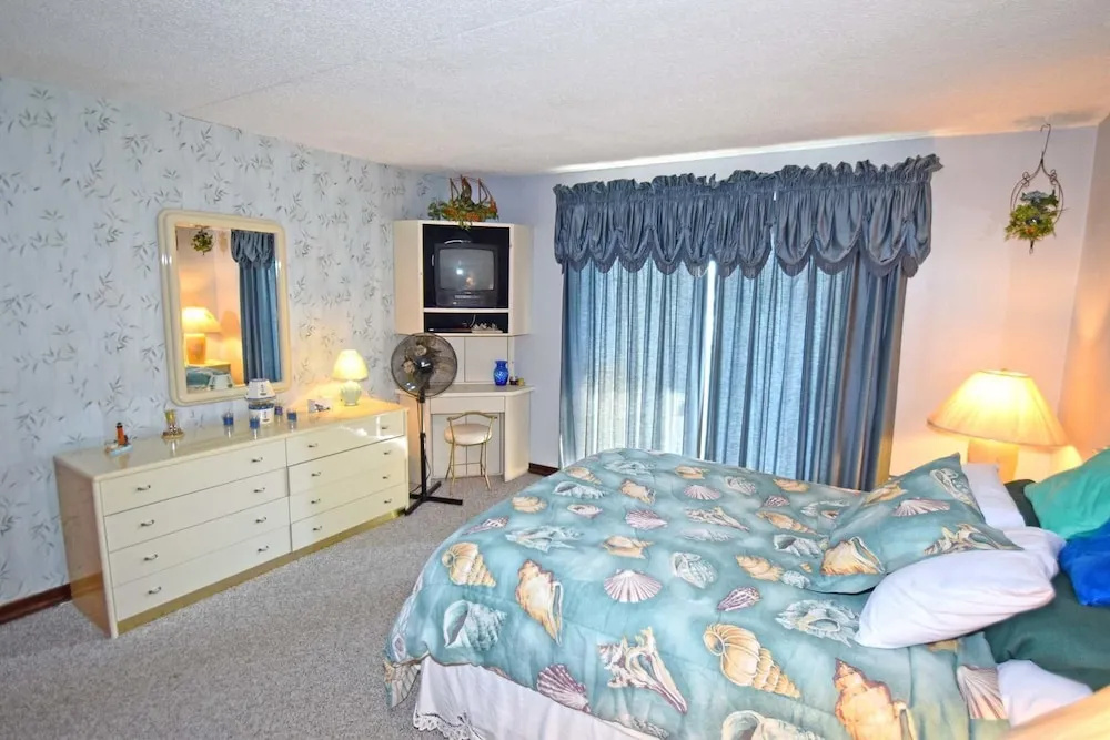 Crab Cove On The Bay 208 - 2 Br Condo
