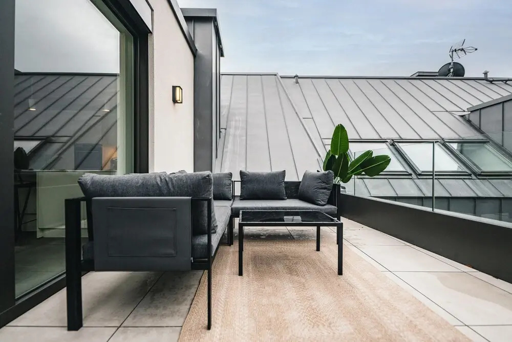 New high-end 2 BR Penthouse w Balcony