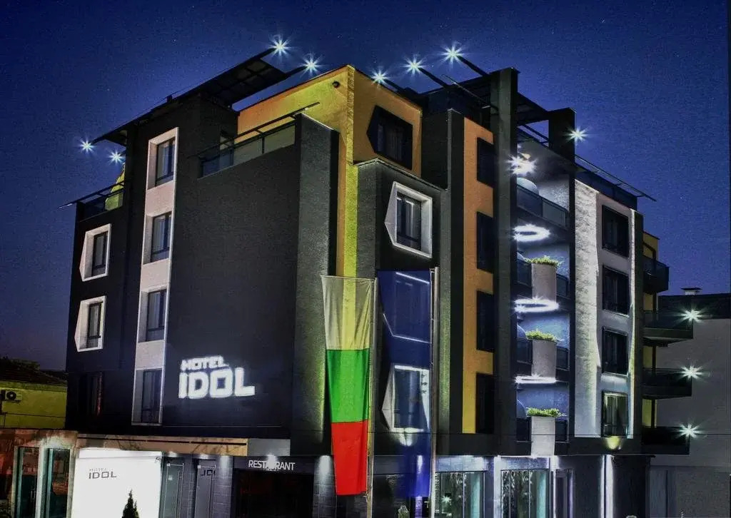 Hotel Idol
