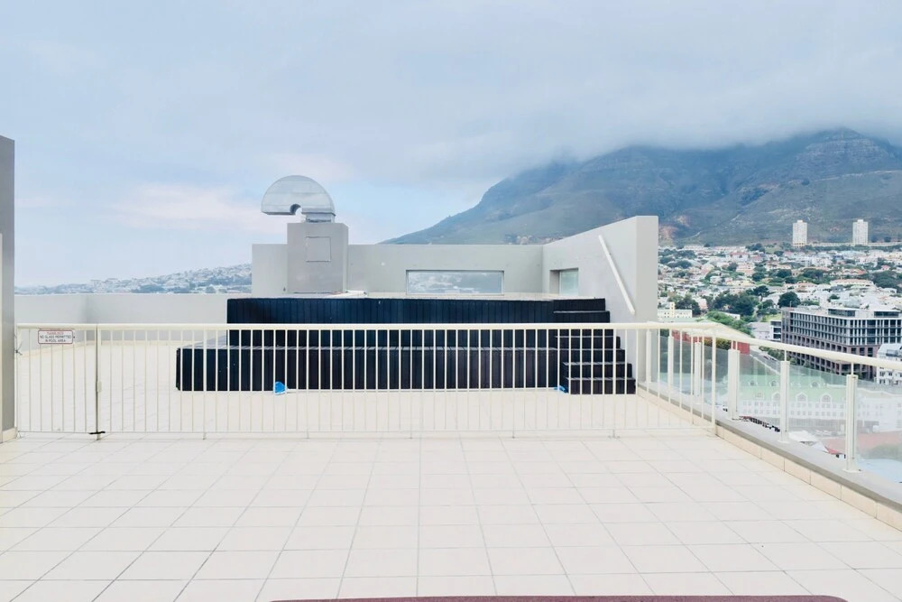 Bright 2 Bedroom Apartment in Cape Town City Centre