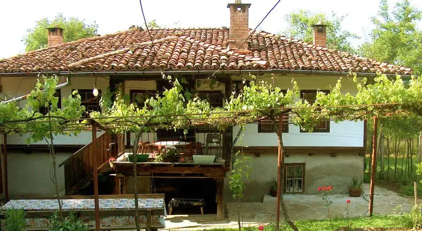 Sisters Trifonovi Guest House