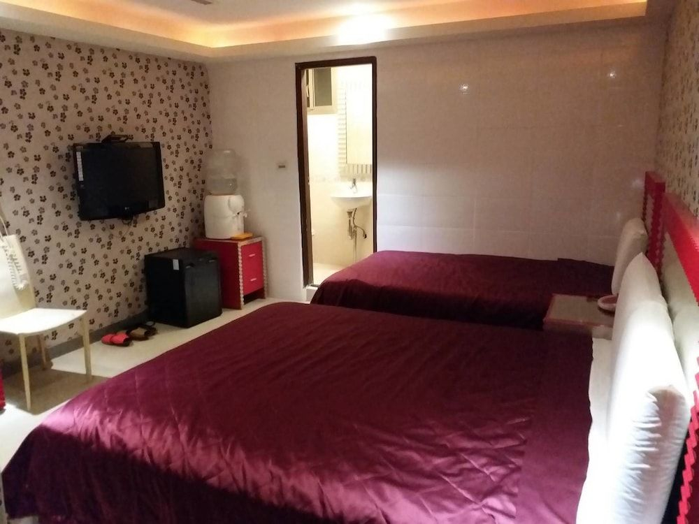 Meets Happy Hotel