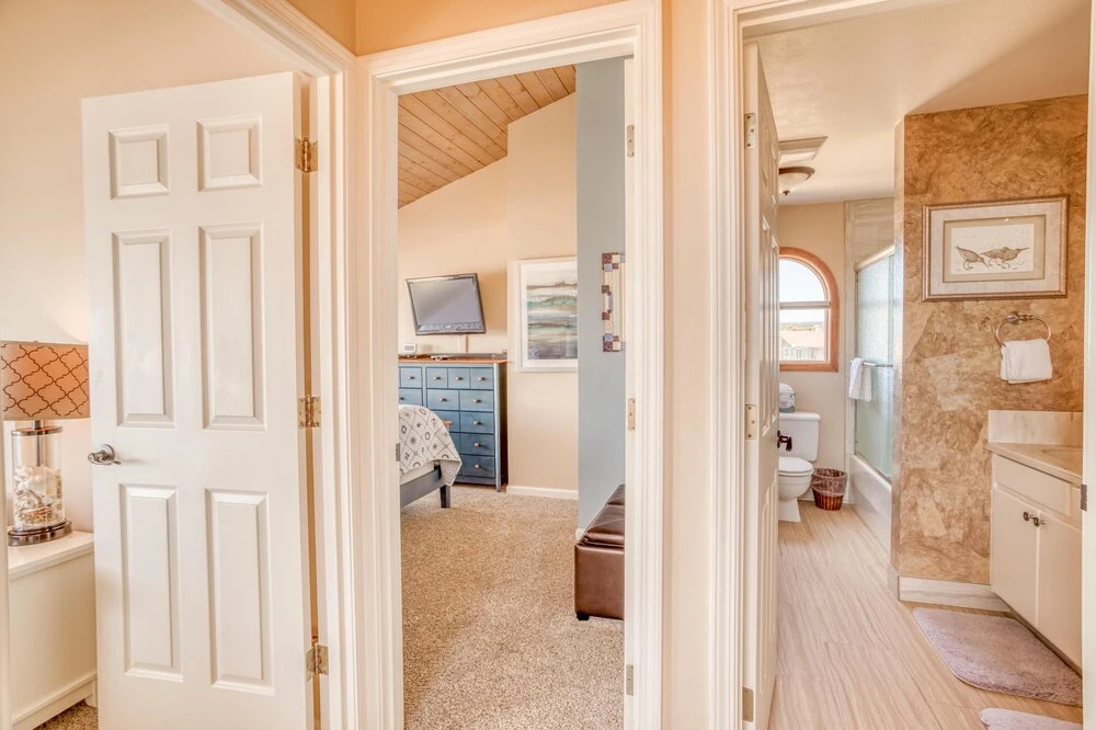 Breathtaking Ocean Views and Luxurious Comfort - Charming Beach Retreat