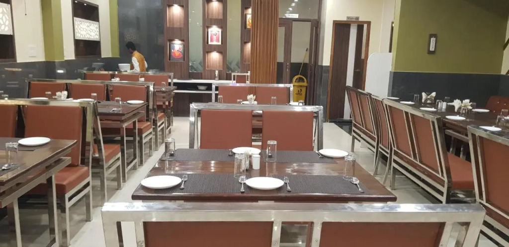 Hotel Teejas - Haldi Restaurant Aiims road Jodhpur