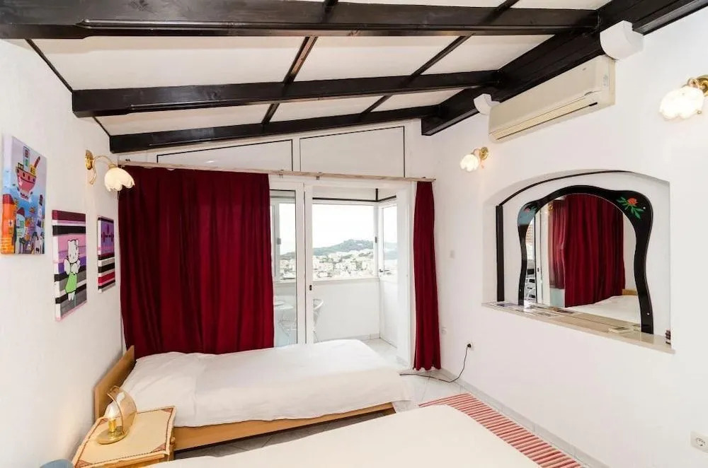 Apartments and Rooms Tatjana
