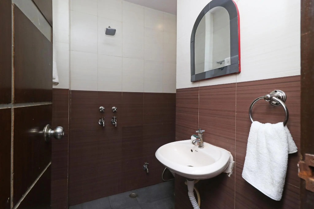 OYO 5494 Hotel Odeon Continental
