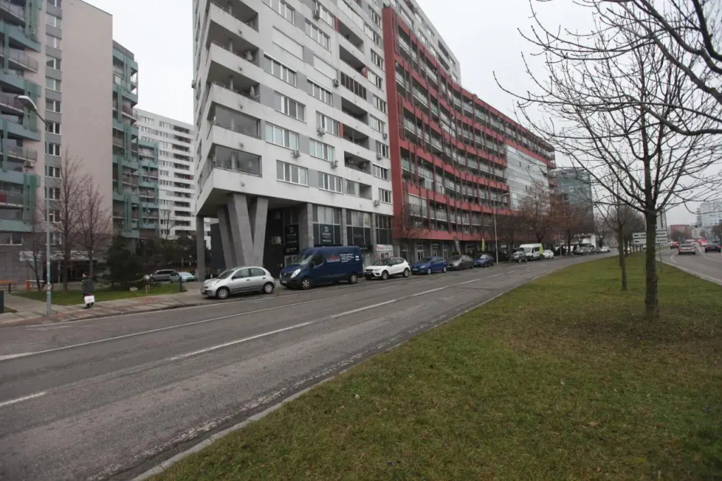 Koloseo residence. Free parking. Lake view.