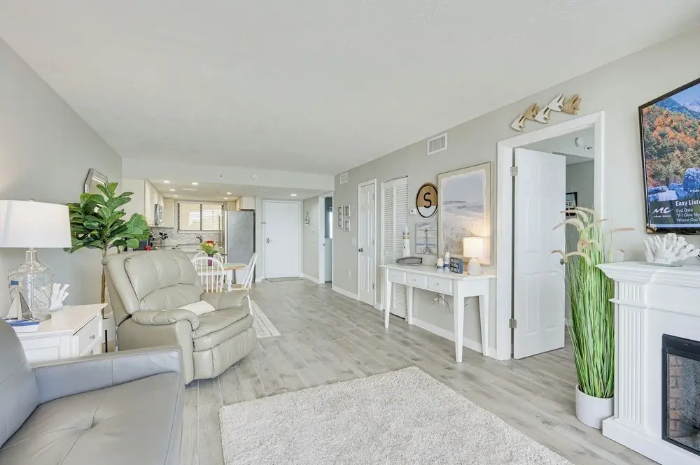 Gulf-view Balcony & Pool Access: Hudson Retreat