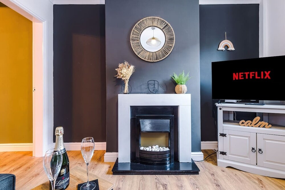 NEW Stylish Home City Centre Location Sleeps 6