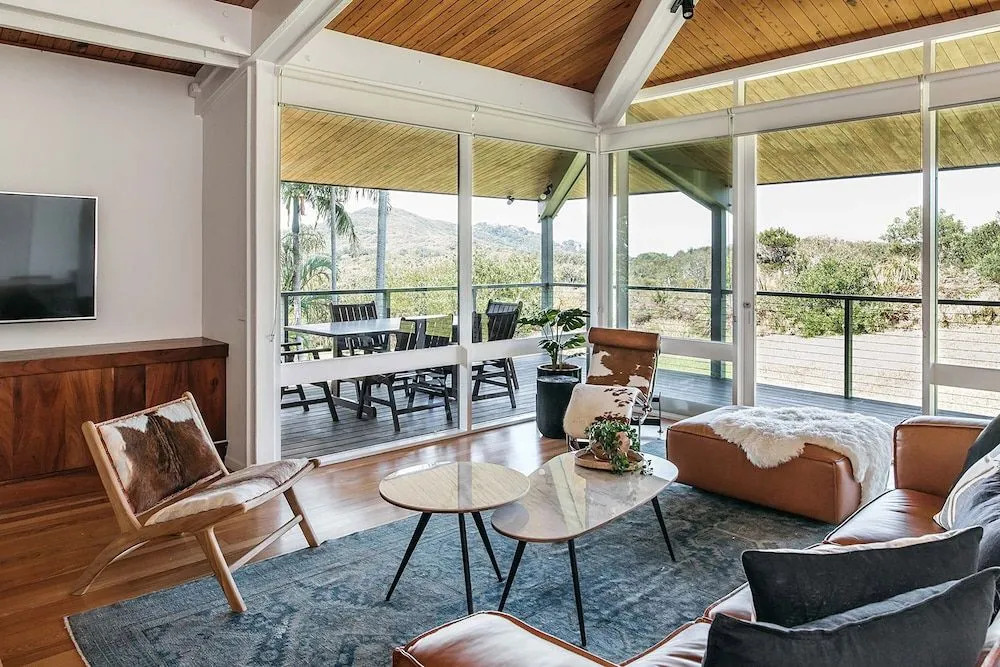 Cape Breeze - 5 BR home with headland views