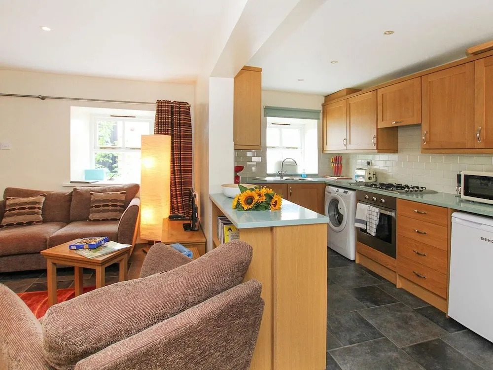 2 Gwydir Cottages