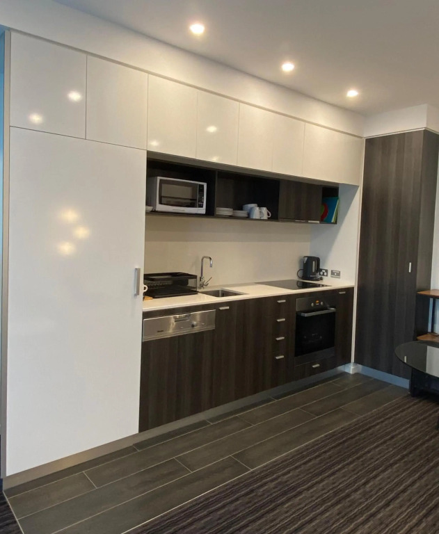 Modern, Quiet 1 Bed Apt on Fitzroy St, Opposite Albert Park