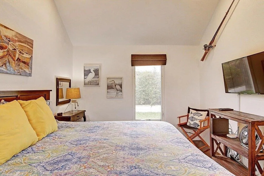 Another Day In Paradise 1 Bedroom Cottage by Redawning
