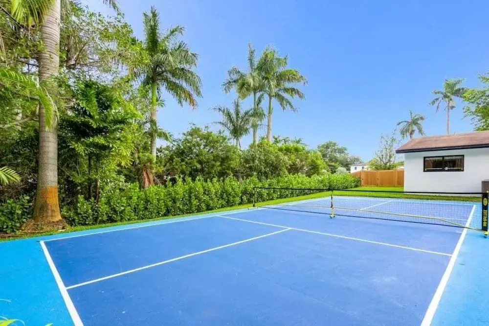 4br Biscayne River Home: Pool & Pickleball Fun 4 Bedroom Home