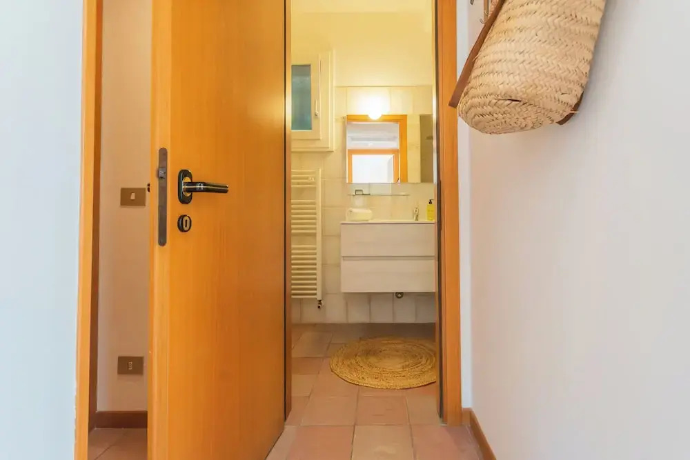 The Writers Nest Waterfront Villa by Rent All Como