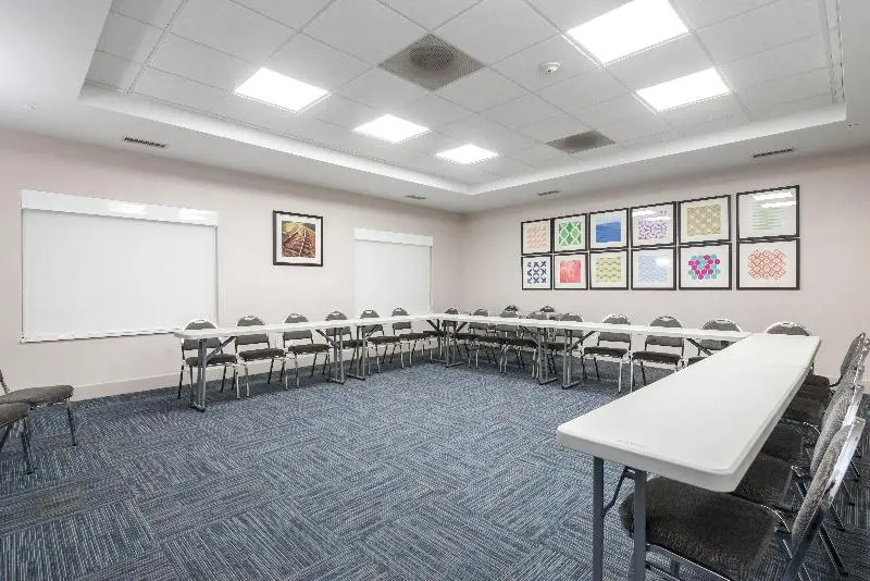 Holiday Inn Express & Suites LaGrange