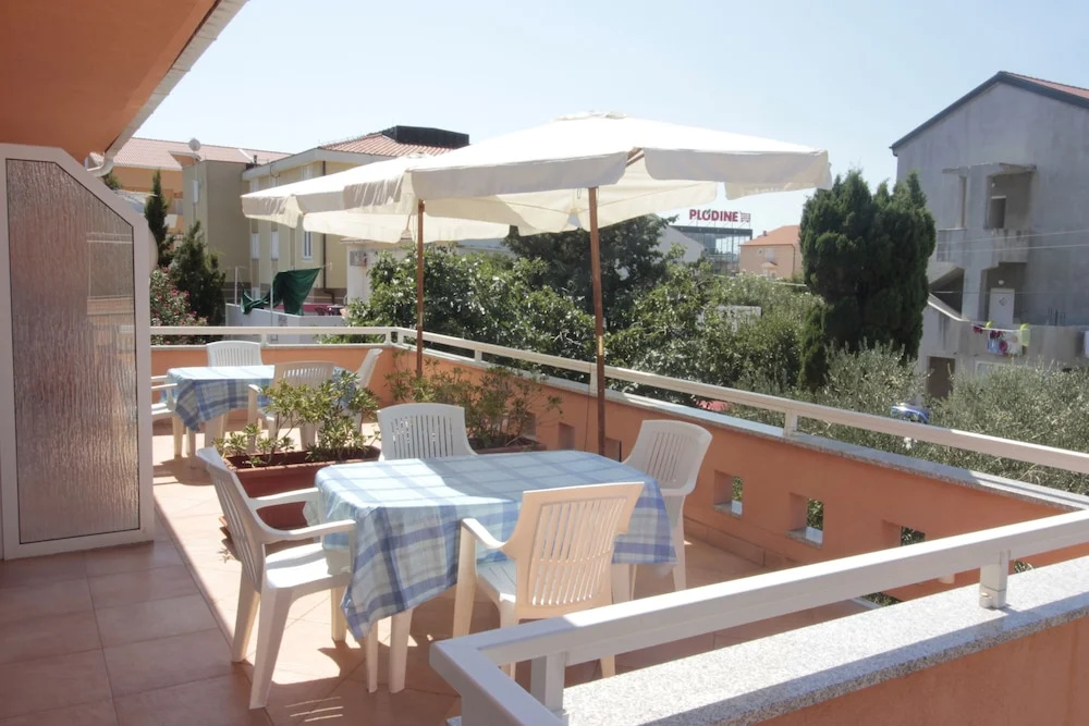 Studios & Rooms Fiesta