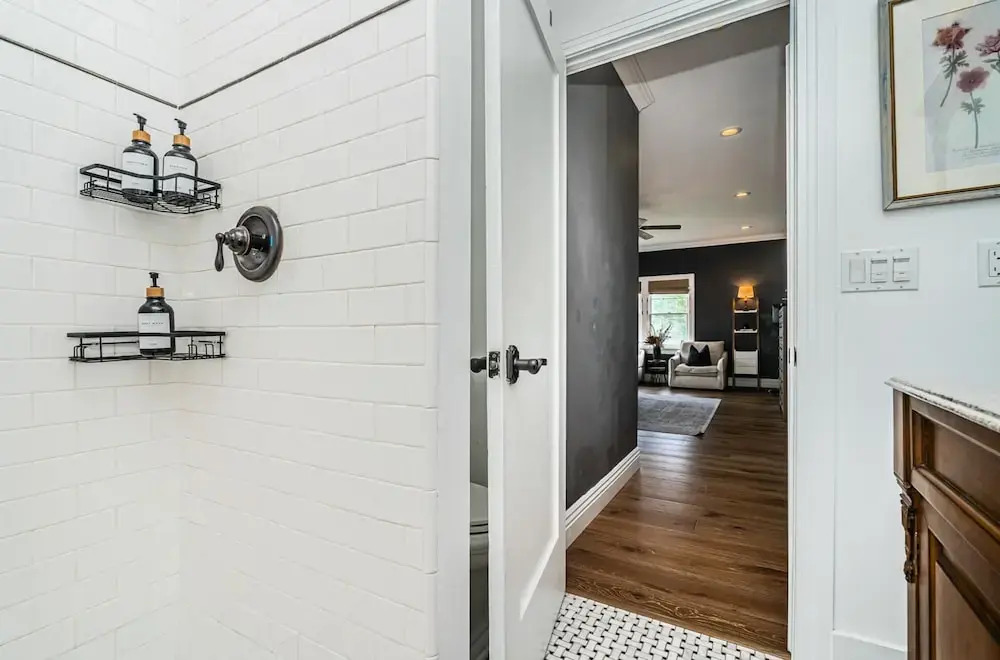 Spacious 5 BR Near Heart of South Park