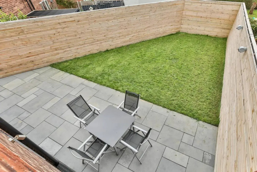 Renovated Whole House sleeps 4-5, WiFi, Parking near Sheffield Parkway