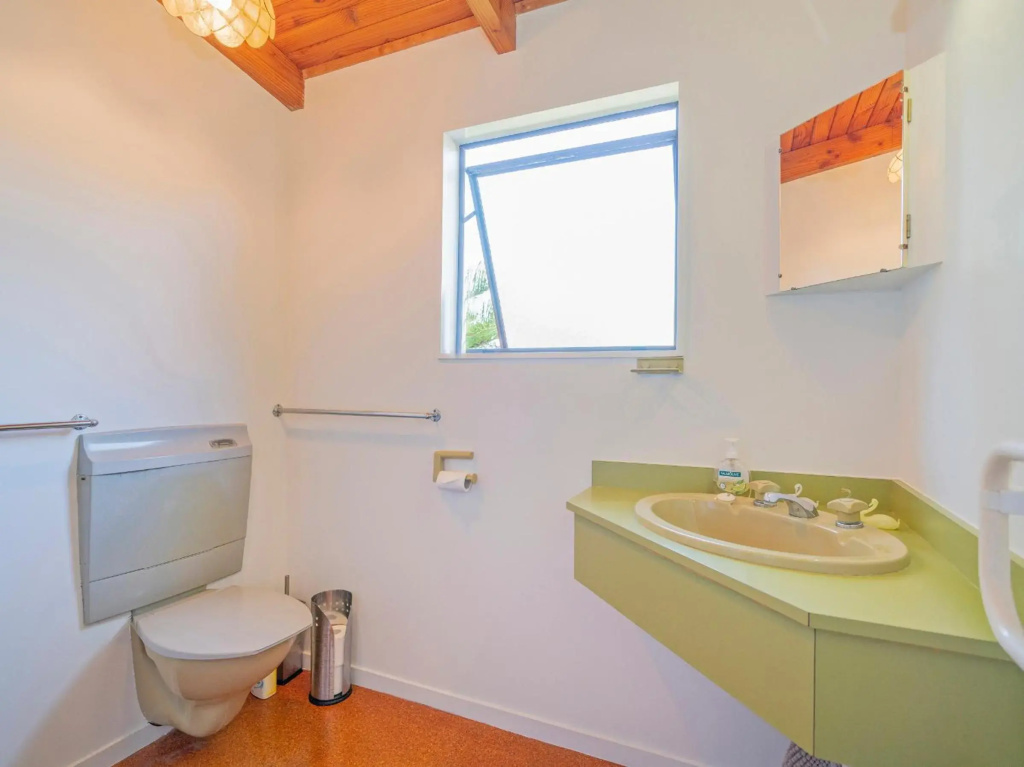 Sea Breeze Sanctuary - Pauanui Holiday Home