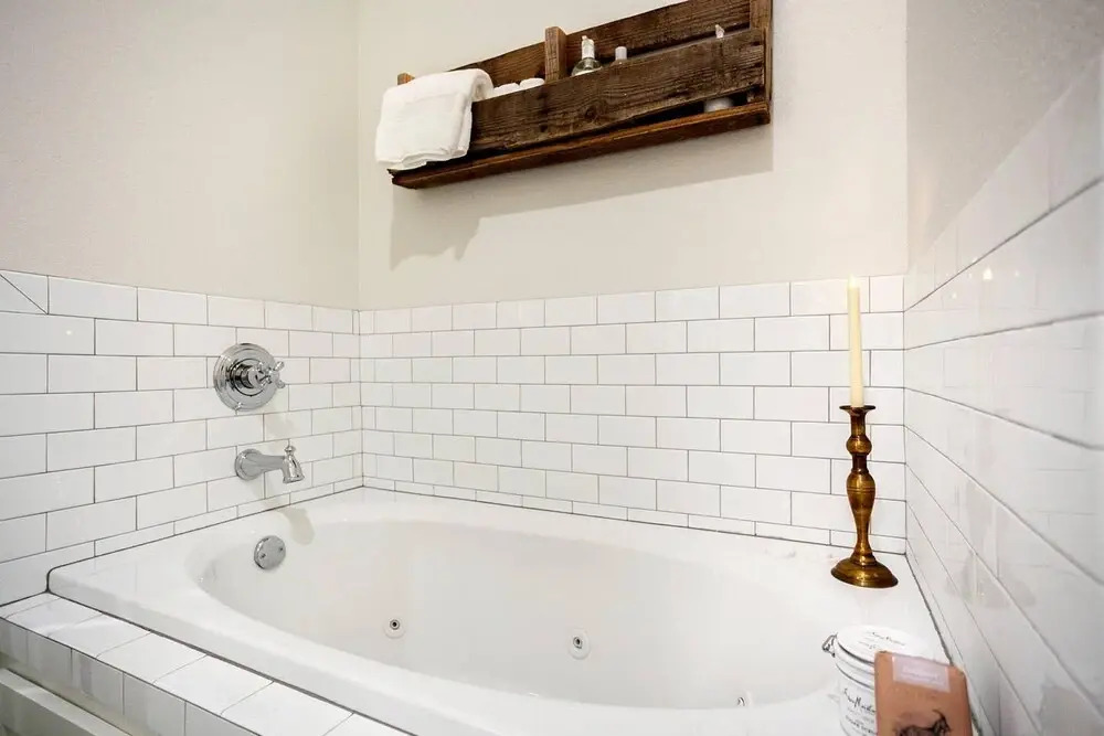 The SoFay Farmhouse - 1 Mile From U of A - Luxury Amenities