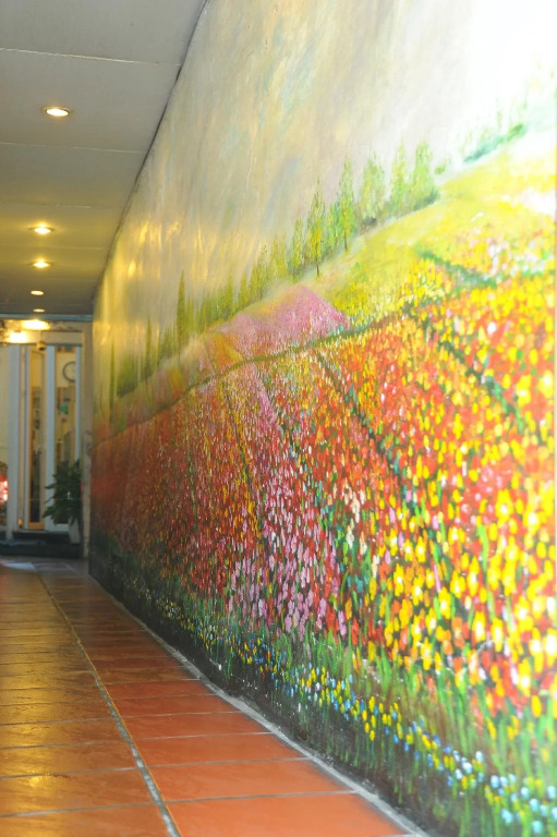 Golden Sunshine Villa Hotel and Travel
