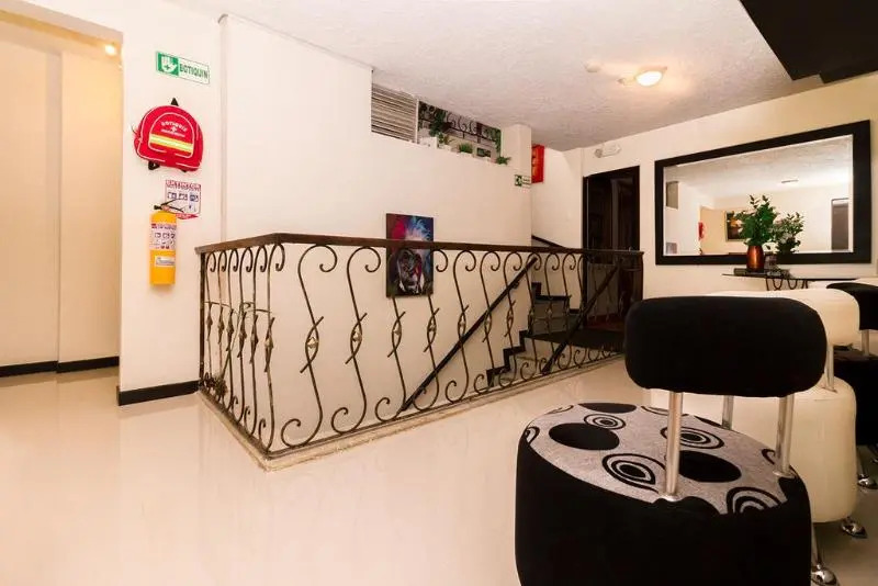Hotel Alojate In
